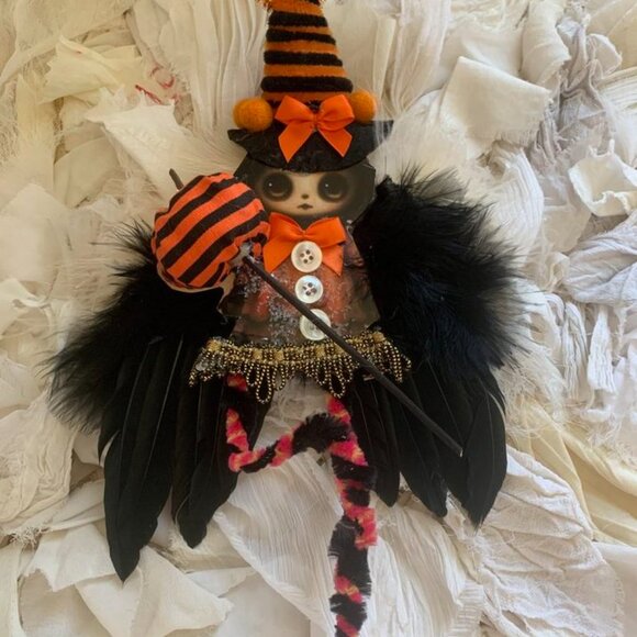 HALLOWEEN WITCH CHARACTER*WONILA NIGHTWITCH*9 INCHES HIGH*FIR OR FEATHER TREE* - Picture 2 of 5